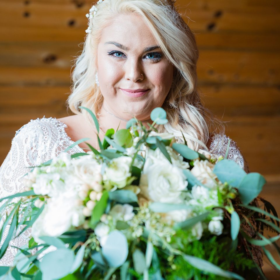photo of the bride with her flowers
